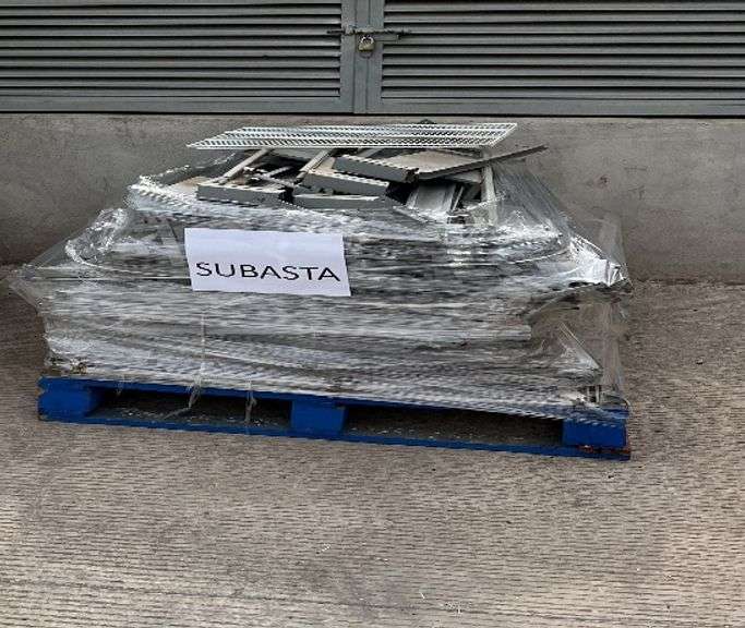 (Pago y remoción urgente) 1 LOTE DE CHATARRA (Incompleto/Dañado), 1 MESA DE METAL  (Incompleto/Dañad