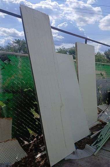 1 PANEL (PARTES DEL KIT BASE EDIF.)  MEDIDAS ANCHO 83 X 2.43 LARGO. (Incompleto/Dañado), 1 PANEL (PA