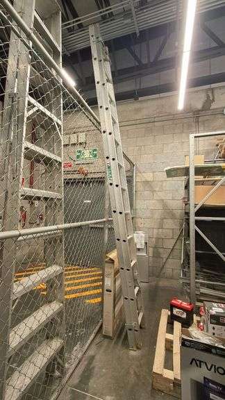 (Pago y remoción urgente) 1 Escalera extensible 3.70 (Incompleto/Dañado), 1 Banca 114x31x38 (Incompl