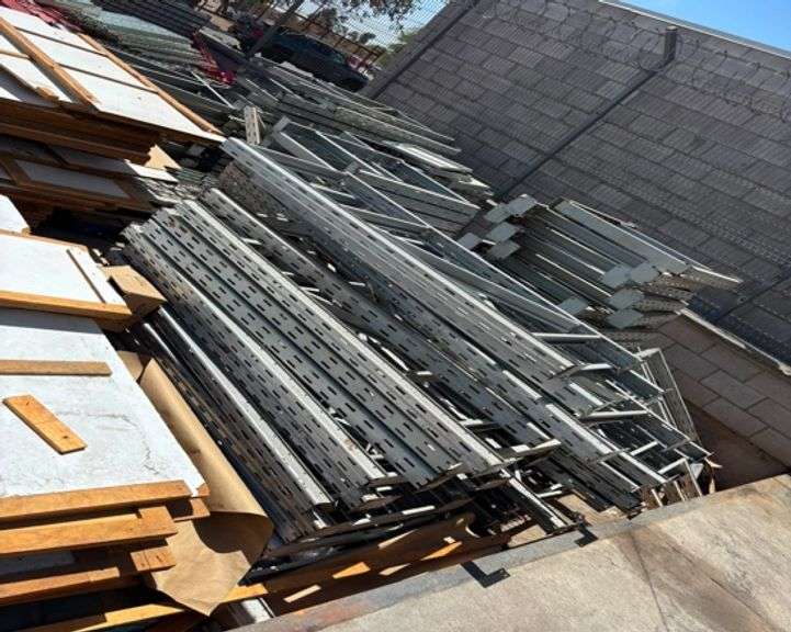 (Pago y remoción urgente) 125 GONDOLERIA, RACKS Y EXHIBIDORES (Incompleto/Dañado), 50 GONDOLERIA, RA