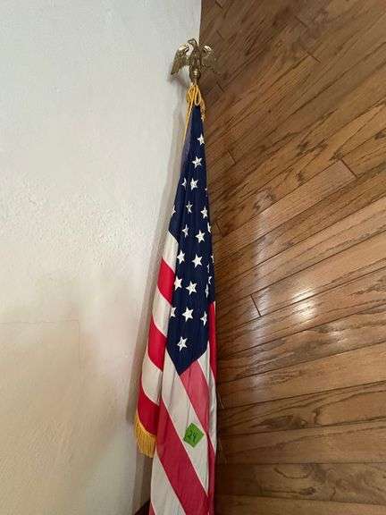 UNITED STATES FLAG ON POLE W/ STAND
