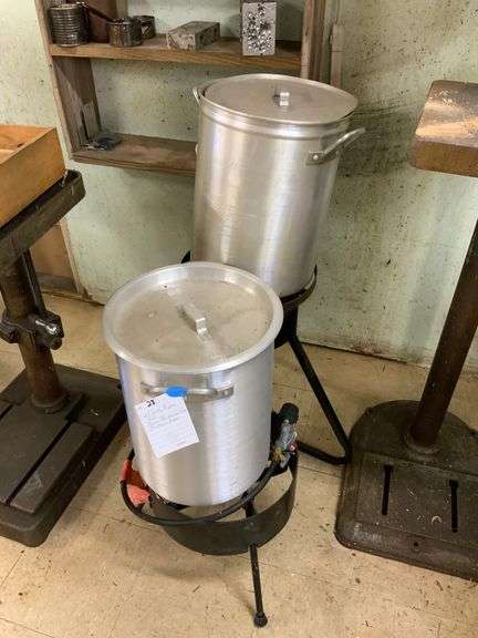 2 large propane stockpots.