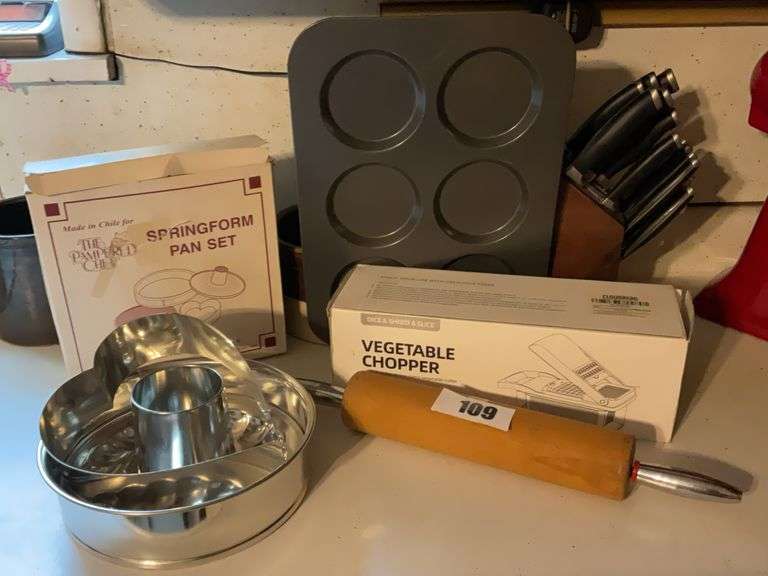 Kitchen Utensils Lot - Rolling Pin, Veggie Chopper, Pampered Chef Spongeform Pan Set