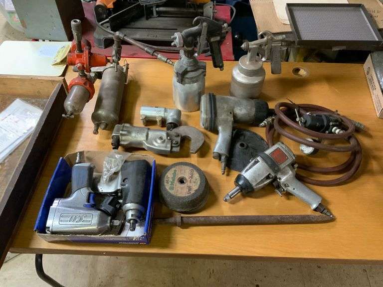 Pneumatic tools lot.