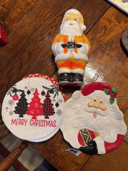 Christmas Lot - Vintage Display Santa (Faded Plastic Santa), 6 Christmas Hot Pads, Santa Display Dis