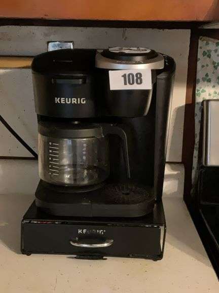 Keurig Single Serve and Pot with Riser that holds KCups