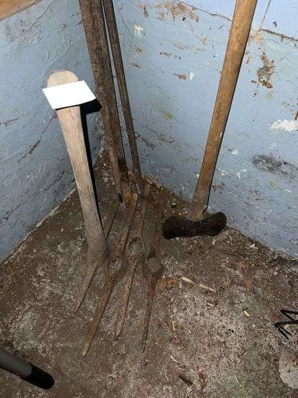 Garden Tools Pick Lot