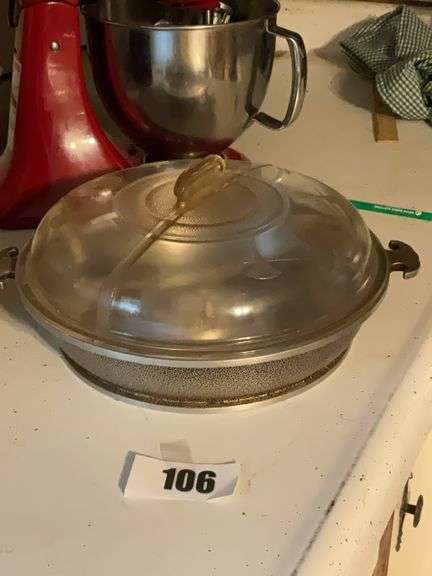 Guardian Service Metal Baking Pan with lid