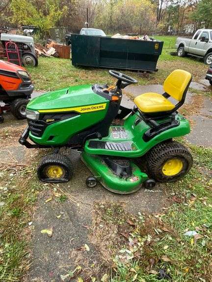 John Deere S140 lawnmower. 21 hrs