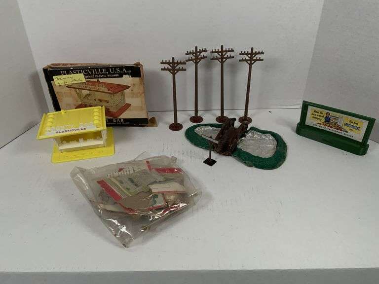 Plasticville Items