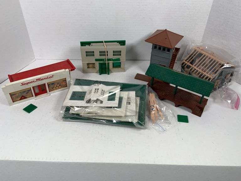 Plasticville Items