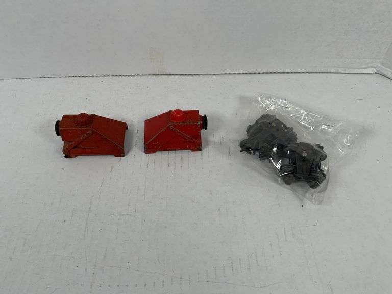 2- Lionel 260 Die-Cast Bumpers (Made in U.S. of America), 2- Railroad Couplers