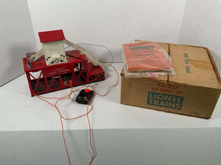 Lionel 352 Icing Station with box and paperwork