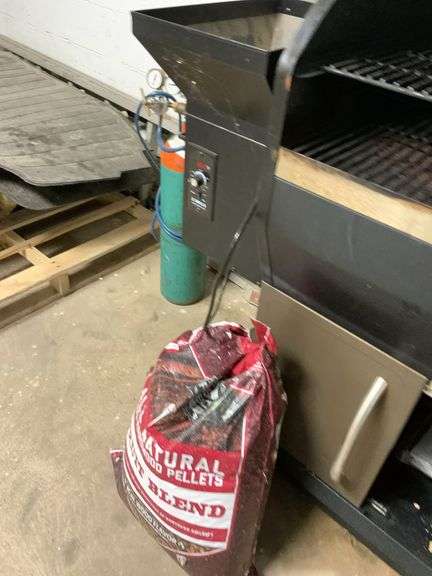 Z GRILLS PELLET SMOKER WITH COVER