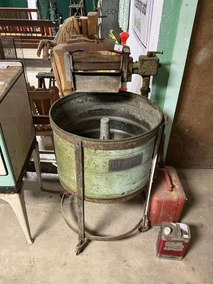 BEEVAC  Vintage Washing Machine