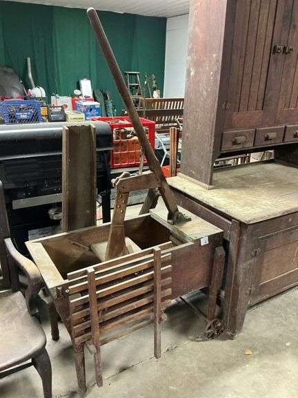 Antique Hand Operated Clothes Wringer