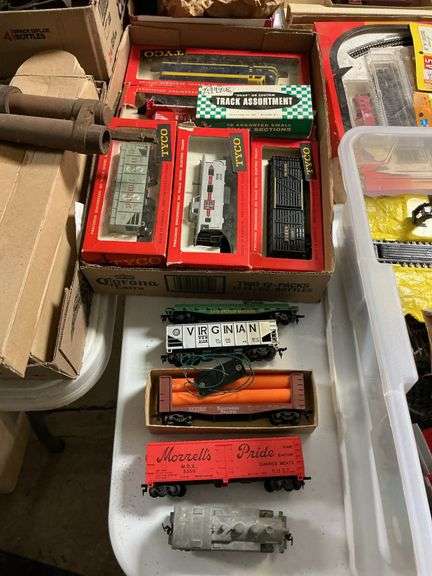 Vintage Southern Pacific Flat Car with Orange Pipe Load, Morrell's Pride Refrigerator Car, Tyco Spreckels Sugar Car, Tyco Burlington Route, Tyco Kahn's Refrigerator Car, Tyco Mobilgas, Tyco Rio- Grande, Virginian Car, Mantua Engine, Tyco Santa Fe Engine, Western Maryland Flatbed, Tyco Burlington Engine