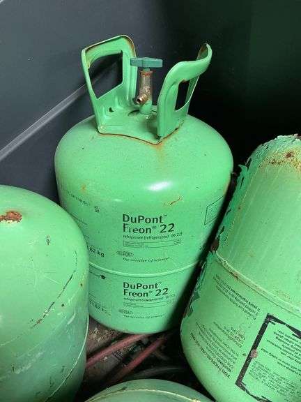 4- DuPont Freon 22 Cans, 1- R-410A Can
