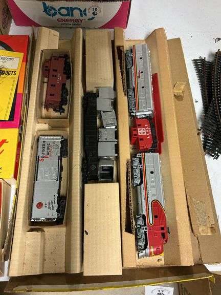 AT&SR Car, Southern Pacific Car, Santa Fe Engine, AT&SF Car, Santa Fe Car, Erie Flatbed with Refrigerator Containers, Train Tracks