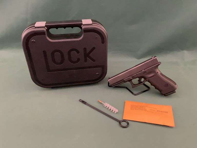 Glock 17 9x19 pistol, sn SYD398, 4.49" barrel,