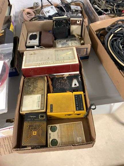 Tray lots of Vintage Transistor Radios and Earphones ALL AS-IS