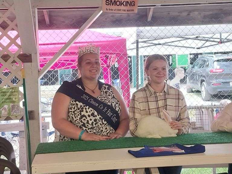 Shelby Newtown - Grand Champion Rabbit Pen