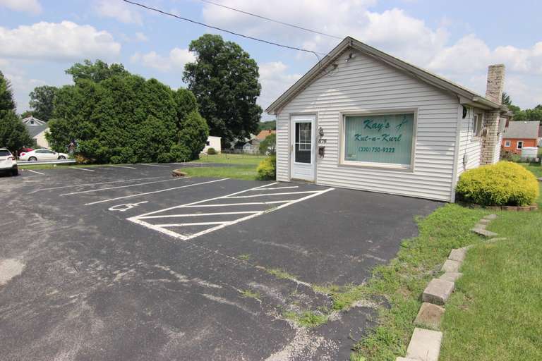 Bidding Closed! 08/06/2019 - Online Real Estate Auction: 'Kay's Kut-N-Kurl' Hair Salon, Struthers, OH