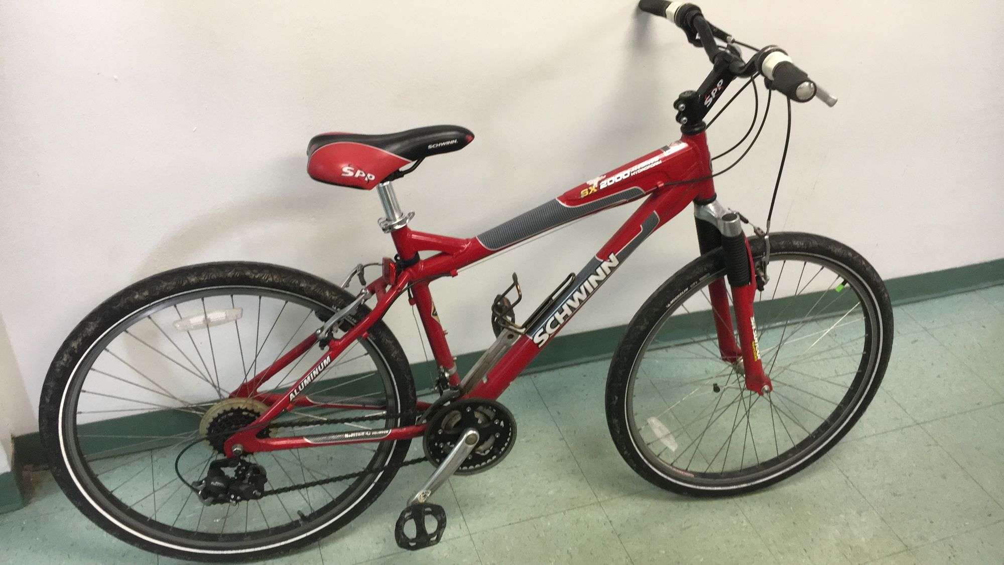 Ready To Ride! Schwinn SX2000 Aluminum 21-speed bicycle with