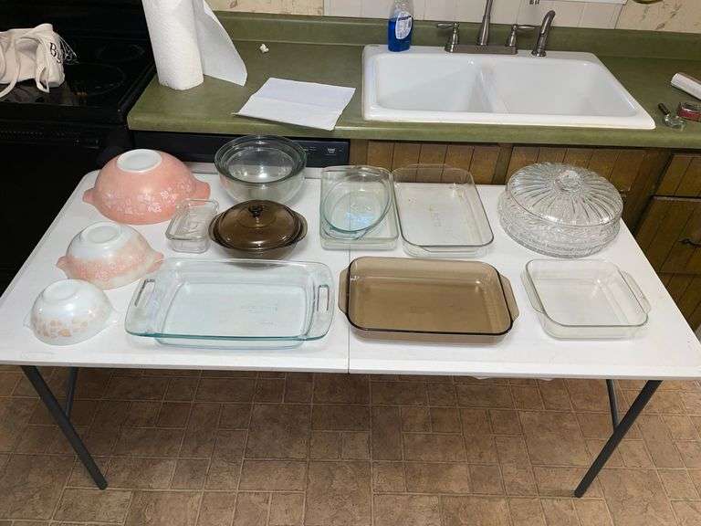 Pyrex cookware and miscellaneous