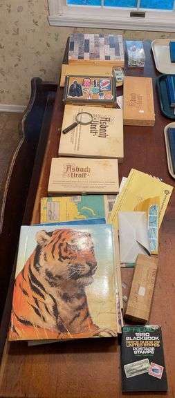 Stamp collection. With booklets and other miscellaneous.