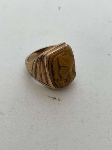 Men’s ring with stone carving. Engraved 10 K. Total weight 12.0 g.