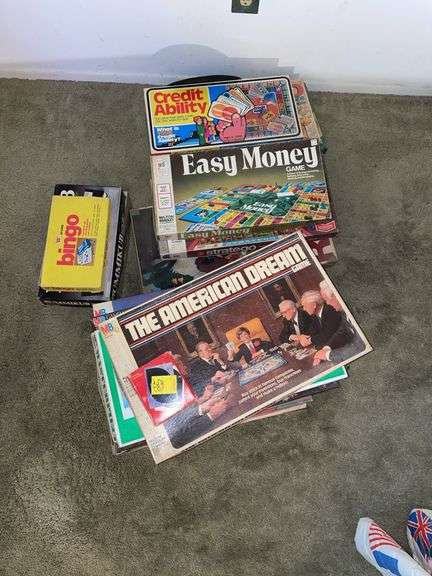 Side bedroom. Large lot of vintage games.