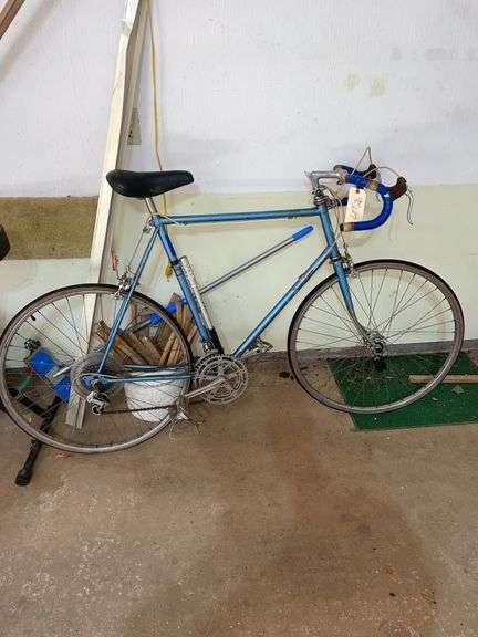Garage. Vintage Ross grand tour bicycle. In decent shape just needs a little TLC.