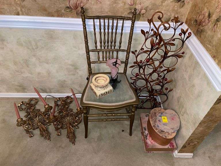 Dining room lot of decor