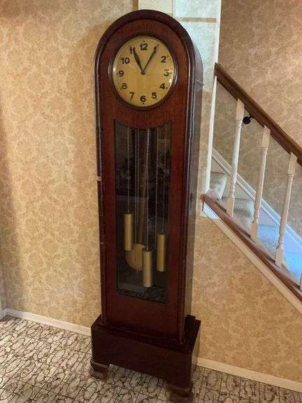 Mission style pendulum cased clock some loss. Chimes and movement works.