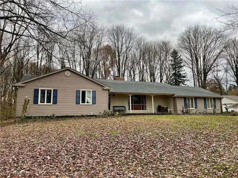 For Sale - ByceREALTY: 3 bedroom, 2.5 bath Ranch on 5.57 acres - Hubbard, OH