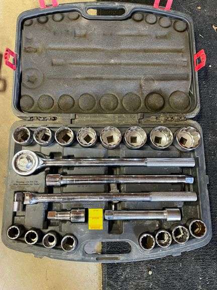 Crescent three-quarter inch drive standard ratchet set in box.