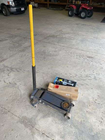 Napa 3 ton automotive hydraulic floor jack. With new trailer sport utility jack.