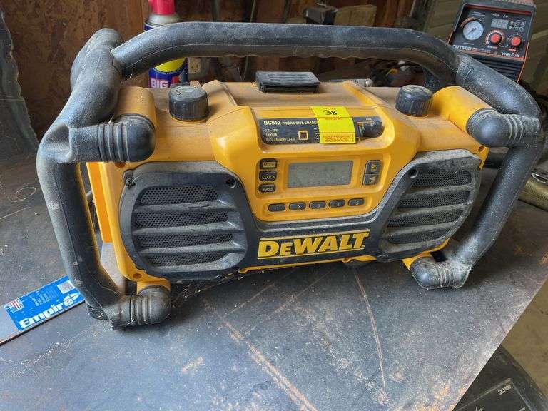 Dewalt worksite charger and radio DC 012. Working radio during setup. Sounds great