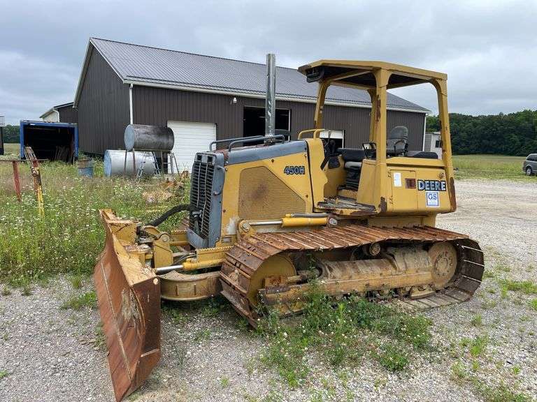 John Deere 450 H Krekeler/dozer. Steel tracked. Manufactured approximately 1999 to 2004. Open canopy ROPS. Approximately 70 hp diesel engine. 8762 hours showing on meter. See photos for video of vehicle running-$1,000 Credit Card Deposit. Balance by Cash, Certified Check or ACH within 48 hours after sale.