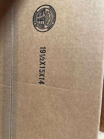 Five boxes of fabric cut new shop towels. Buy the box