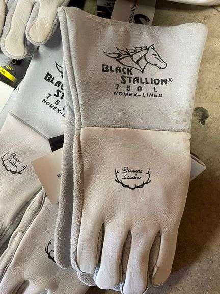 A lot of 25 Black stallion, stick gloves, high-quality leather many in original packaging by the pair