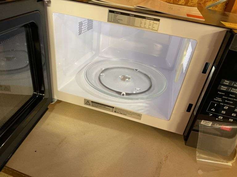Toshiba microwave working condition appears unused