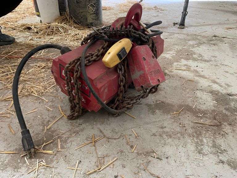 Dayton 2xy33 electric chain hoist.