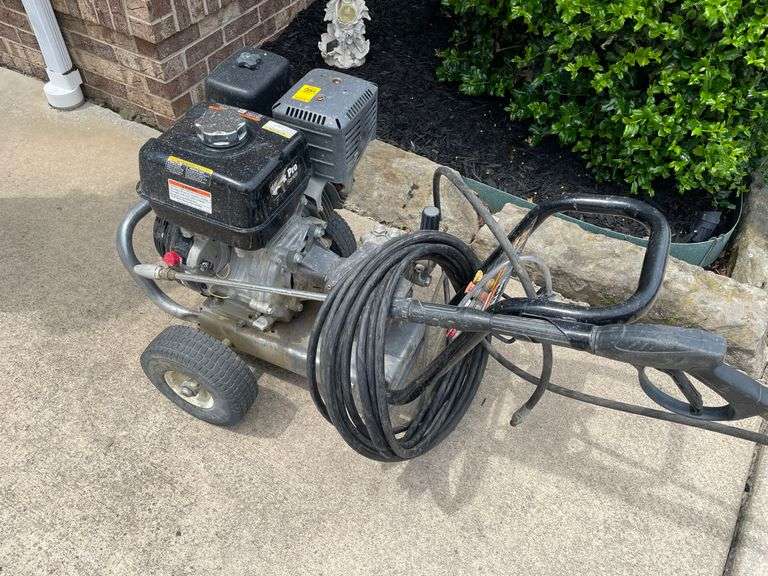 MI – T – M 4200 PSI PSI pressure washer with Honda GX 390 motor. (In house garage)
