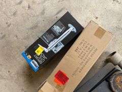 Napa 3 ton automotive hydraulic floor jack. With new trailer sport utility jack.