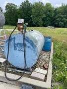 500 gallon diesel fuel storage tank with electric pump. Also includes extra nozzle and 50 gallon drum that might contain 15 W 40 motor oil in a small quantity. Float on this unit indicates that it is full. Inspect at preview.