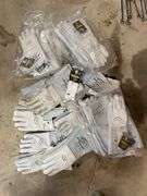 A lot of 25 Black stallion, stick gloves, high-quality leather many in original packaging by the pair