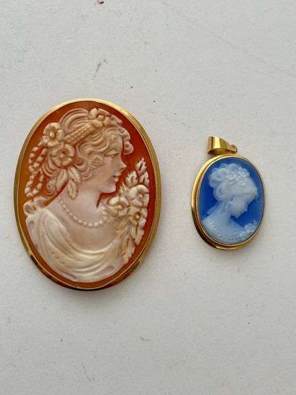 Cameos. Engraved 750. Total weight 9.9 g.