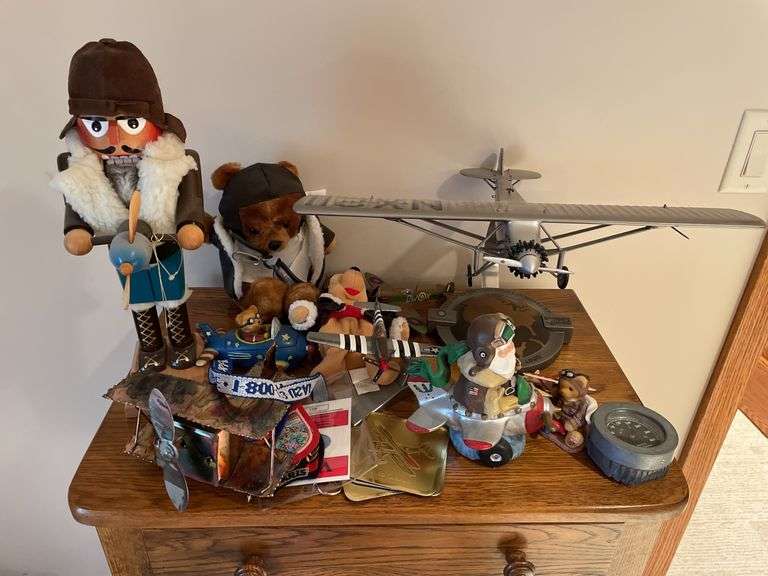 Lot of aeronautic collectibles.
